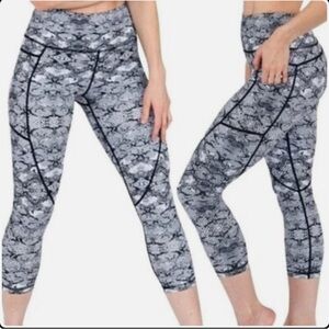 ZYIA snake print metallic crop leggings size 8-10